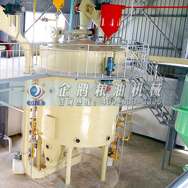 米糠油加工提煉設備,企鵝品質(zhì)砥礪奮進(圖1) 米糠油浸出設備